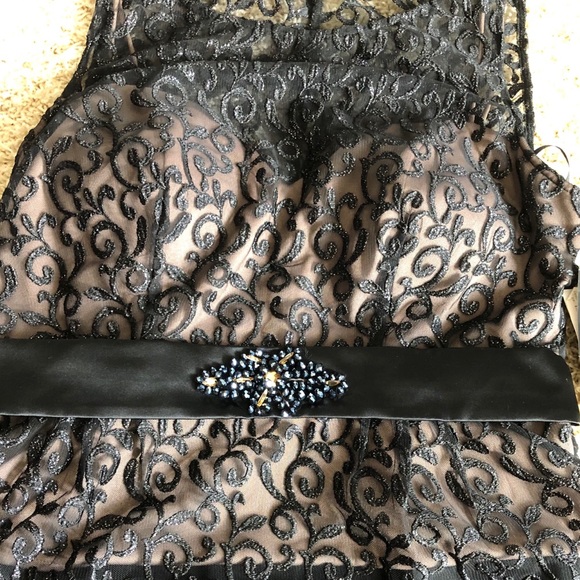 Lace peplum elegant long evening gown! - Picture 2 of 6